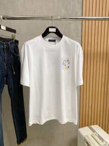 高品質 2026 ルイヴィトン 新作 半袖Tシャツ 偽物