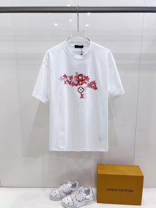 絶対欲しい！2026 ルイヴィトン 新作 半袖Tシャツ スーパーコピー