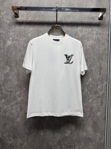 お洒落 2026 ルイヴィトン 新作 半袖Tシャツ 偽物