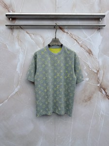 肌触り最高な 2026 ルイヴィトン 新作 半袖Tシャツ コピー