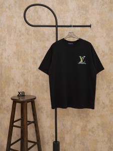 使い勝手良 2026 ルイヴィトン 新作 半袖Tシャツ 偽物