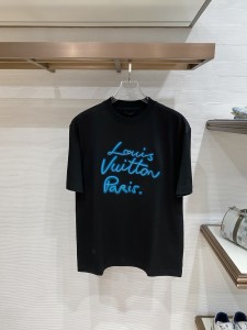 超限定♪ 2026 ルイヴィトン 新作 半袖Tシャツ 偽物