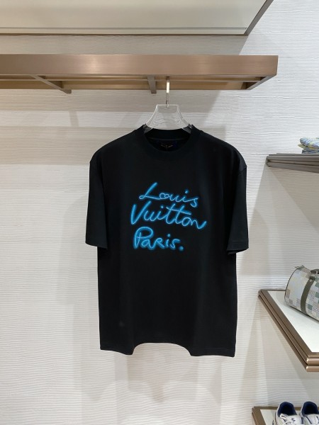超限定♪ 2026 ルイヴィトン 新作 半袖Tシャツ 偽物