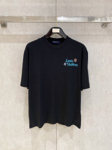 絶対欲しい！2026 ルイヴィトン 新作 半袖Tシャツ 偽物