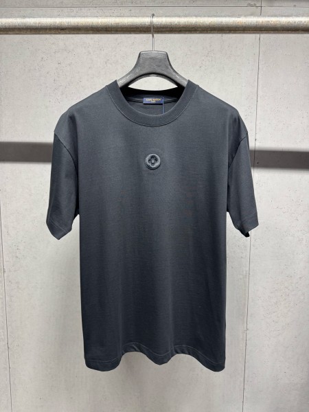 世界中で大人気♪ 2026 ルイヴィトン 新作 半袖Tシャツ スーパーコピー