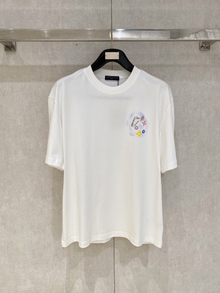 注目度抜群！2026 ルイヴィトン 新作 半袖Tシャツ コピー