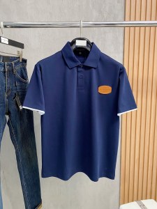 送料込 2026 ルイヴィトン 新作 半袖Tシャツ スーパーコピー
