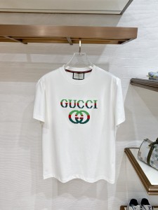 入手困難品！2026 グッチ 新作 半袖Tシャツ 偽物