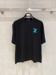 肌触り最高な 2026 ルイヴィトン 新作 半袖Tシャツ 偽物