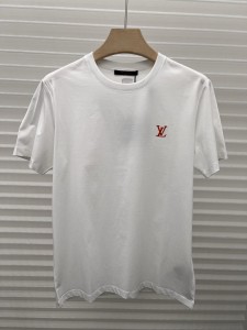 争奪戦 2026 ルイヴィトン 新作 半袖Tシャツ スーパーコピー 2色