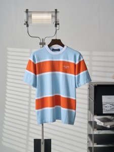 人気急上昇 2026 ルイヴィトン 新作 半袖Tシャツ 偽物