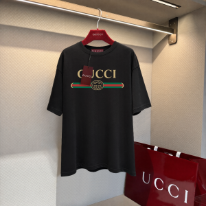 定番人気！2026 グッチ 新作 半袖Tシャツ 偽物