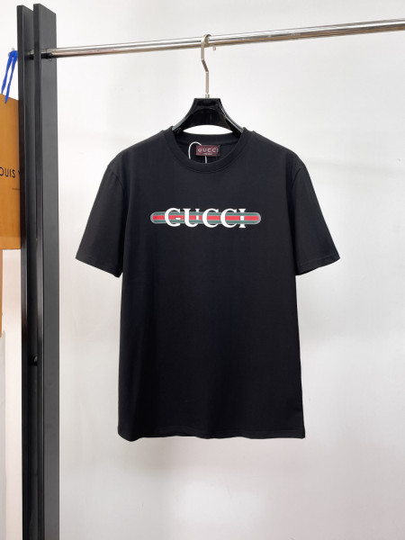 送料込 2026 グッチ 新作 半袖Tシャツ コピー