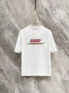 注目アイテム♡ 2026 グッチ 新作 半袖Tシャツ スーパーコピー 2色