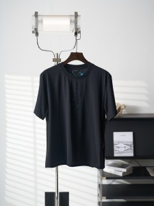 人気急上昇 2026 グッチ 新作 半袖Tシャツ コピー
