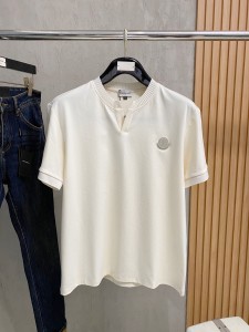 目を惹くカラー 2026 モンクレール 新作 半袖Tシャツ スーパーコピー