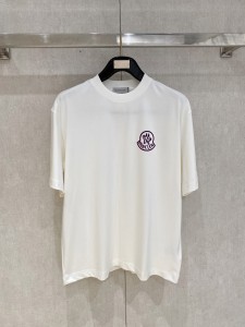 注目アイテム♡ 2026 モンクレール 新作 半袖Tシャツ 偽物