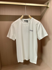 すぐ届く 2026 ヴェルサーチェ 新作 半袖Tシャツ スーパーコピー 3色