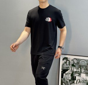 新色登場☆ 2026 モンクレール 新作 半袖Tシャツ 偽物