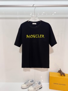 【限定カラー】2026 モンクレール 新作 半袖Tシャツ 偽物