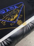 目を惹くカラー 2026 プラダ 新作 半袖Tシャツ 偽物