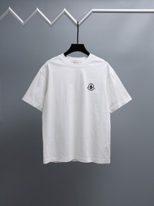 人気急上昇 2026 モンクレール 新作 半袖Tシャツ 偽物