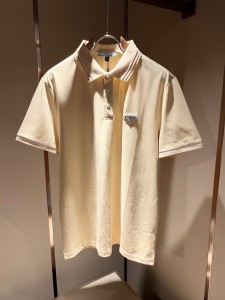 絶対欲しい！2026 プラダ 新作 半袖Tシャツ 偽物