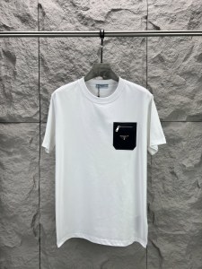 高品質 2026 プラダ 新作 半袖Tシャツ スーパーコピー