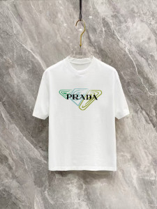 注目アイテム♡ 2026 プラダ 新作 半袖Tシャツ 偽物 2色