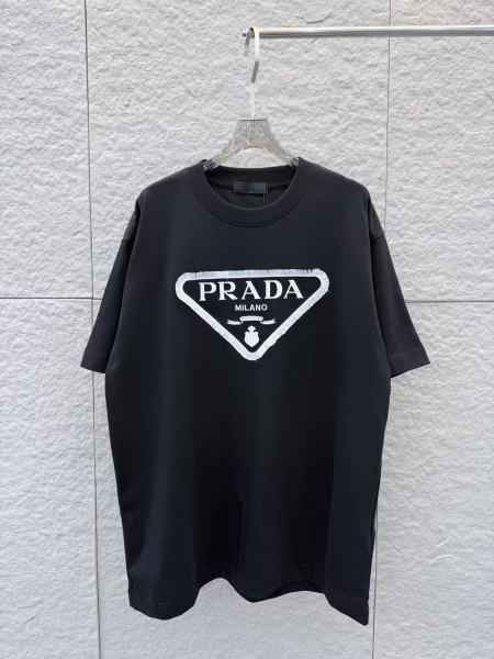 人気急上昇新作 2026 プラダ 新作 半袖Tシャツ 偽物