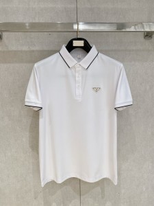 絶対欲しい！2026 プラダ 新作 半袖Tシャツ 偽物