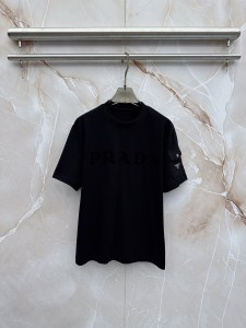 人気急上昇 2026 プラダ 新作 半袖Tシャツ スーパーコピー
