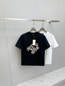 争奪戦 2026 フェンディ 新作 半袖Tシャツ 偽物