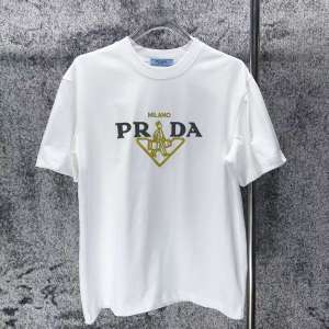 争奪戦 2026 プラダ 新作 半袖Tシャツ スーパーコピー