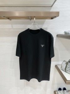 注目度抜群！2026 プラダ 新作 半袖Tシャツ コピー