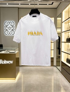 送料込 2026 プラダ 新作 半袖Tシャツ スーパーコピー