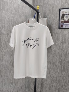 注目度抜群！2026 ディオール 新作 半袖Tシャツ 偽物