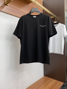 【大特価】2026 ディオール 新作 半袖Tシャツ 偽物
