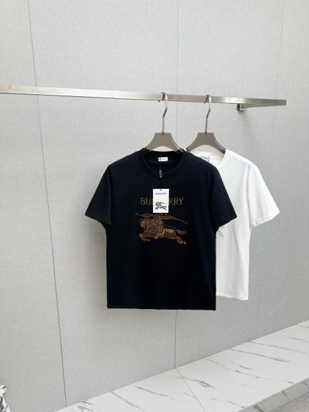目を惹くカラー 2026 バーバリー 新作 半袖Tシャツ スーパーコピー