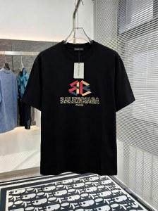 累積売上総額第１位！ 2026 バレンシアガ 新作 半袖Tシャツ 偽物