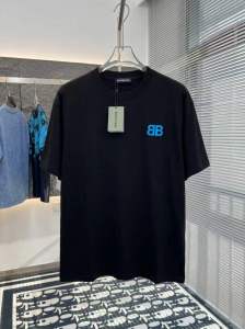 世界中で大人気♪  2026 バレンシアガ 新作 半袖Tシャツ コピー