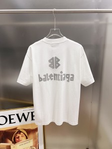 使い勝手良し 2026 バレンシアガ 新作 半袖Tシャツ スーパーコピー