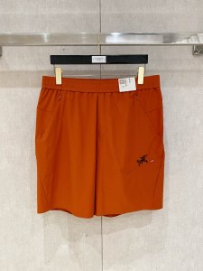 完売必至 2026 アークテリクス 新作 ショートパンツ 偽物