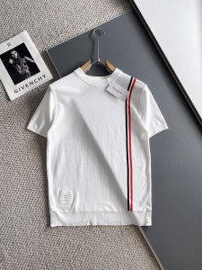入手困難品！2026 トム·ブラウン 新作 半袖Tシャツ 偽物