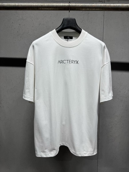 世界中で大人気♪ 2026 アークテリクス 新作 半袖Tシャツ 偽物