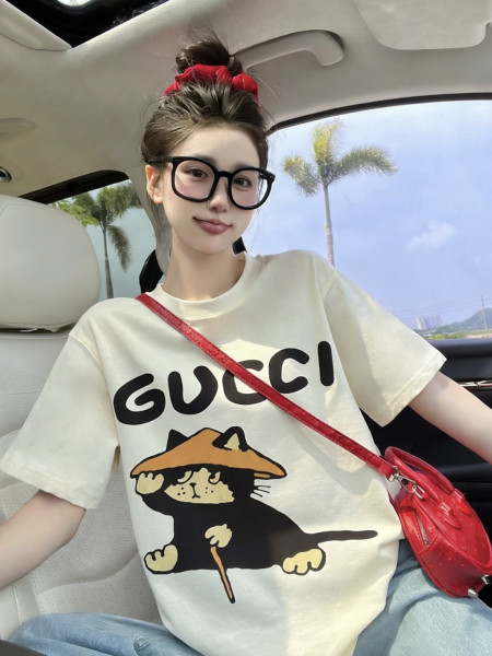 絶対欲しい！ 2026 グッチ 新作 半袖Tシャツ 偽物