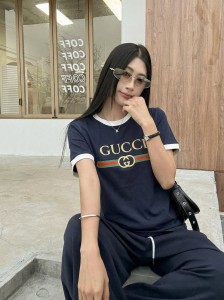 世界中で大人気♪ 2026 グッチ 新作 半袖Tシャツ 偽物