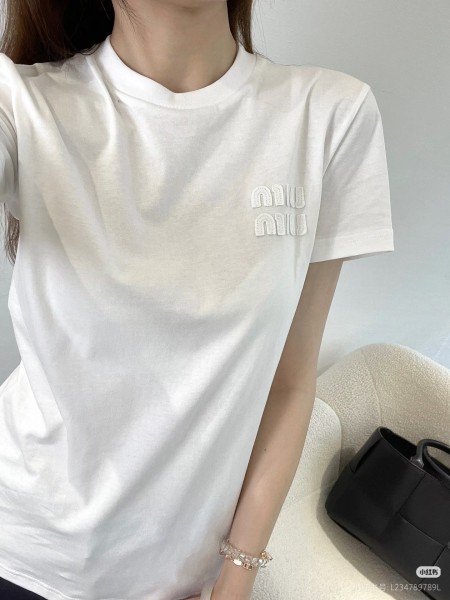 注目度抜群！ 2026 ミュウミュウ 新作 半袖Tシャツ スーパーコピー