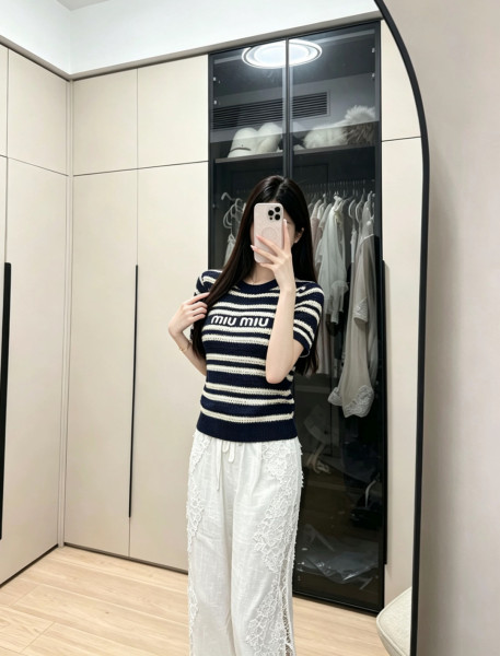 ☆超人気☆ 2026 ミュウミュウ 新作 半袖Tシャツ 偽物