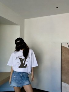 完売必至 ★ 2026 ルイヴィトン 新作 半袖Tシャツ スーパーコピー